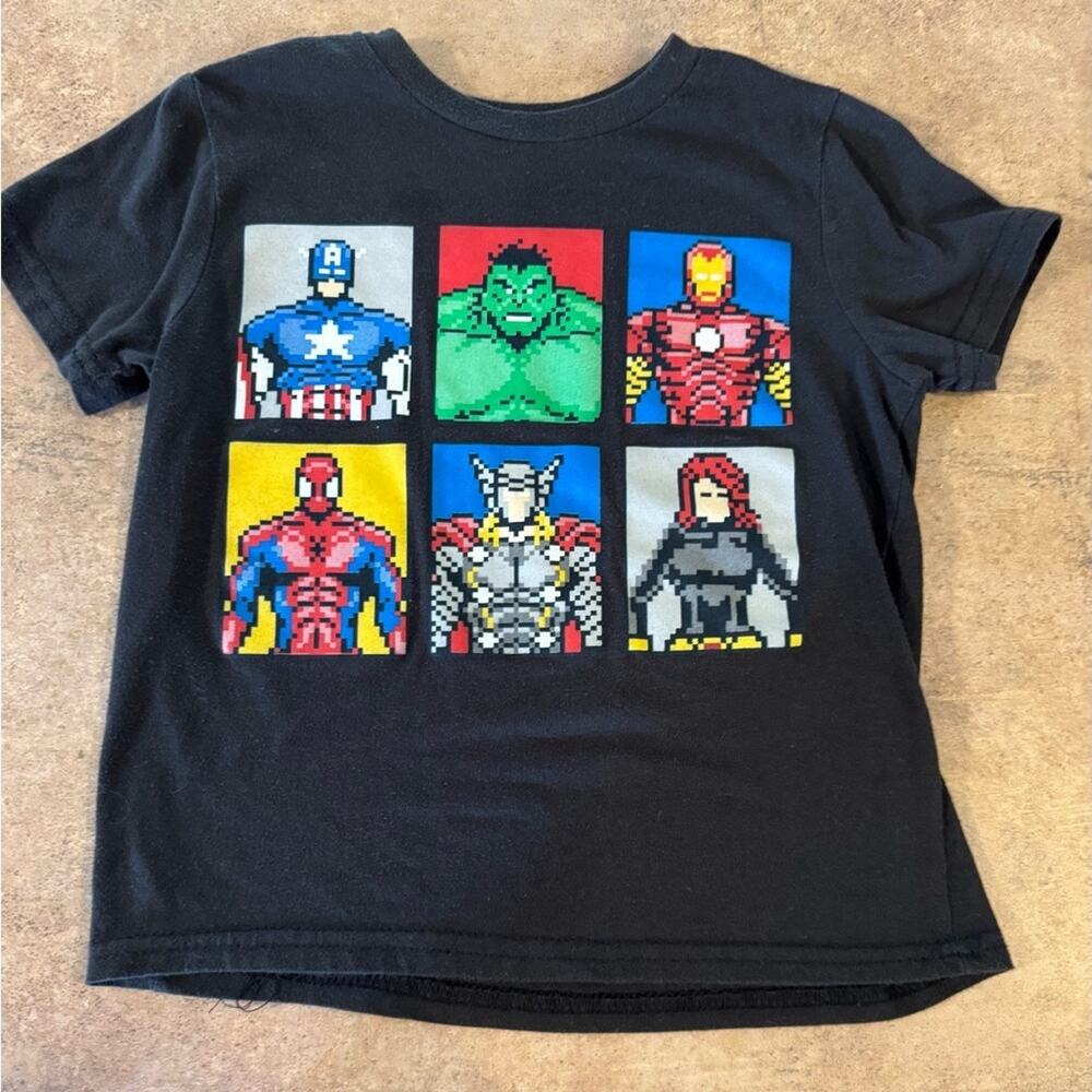 MARVEL Youth Classic Superhero Short Sleeve Black Graphic Tee, Size XS 5/6 Comic
